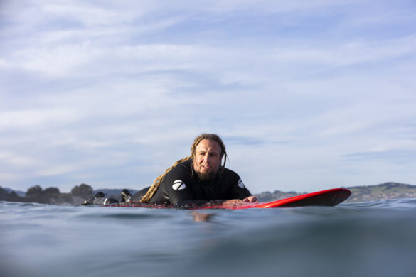 Homa makes the most of a new swell. Photo: Derek Morrison